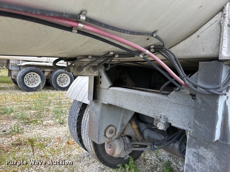 image for item FB9454 1999 Polar tank trailer