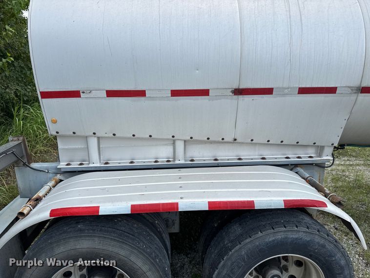 image for item FB9454 1999 Polar tank trailer