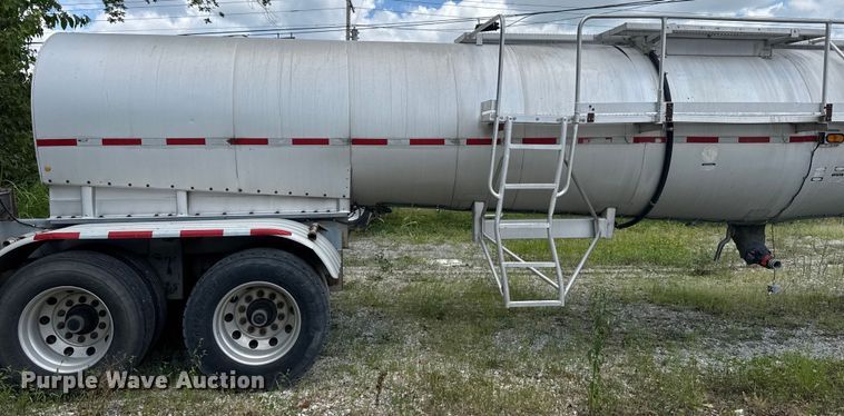 image for item FB9454 1999 Polar tank trailer