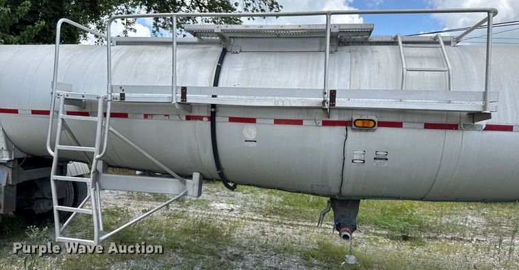 image for item FB9454 1999 Polar tank trailer