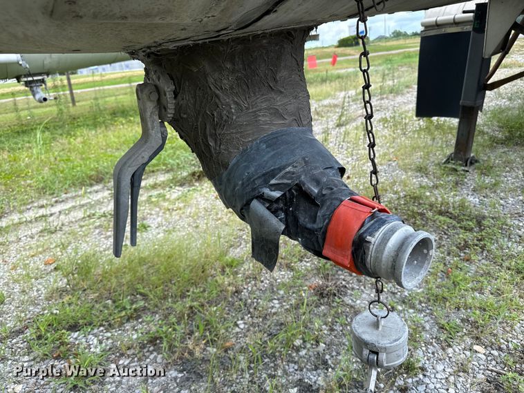 image for item FB9454 1999 Polar tank trailer