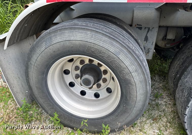 image for item FB9454 1999 Polar tank trailer