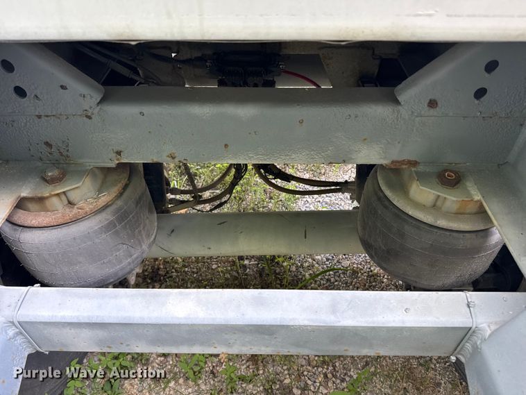 image for item FB9454 1999 Polar tank trailer