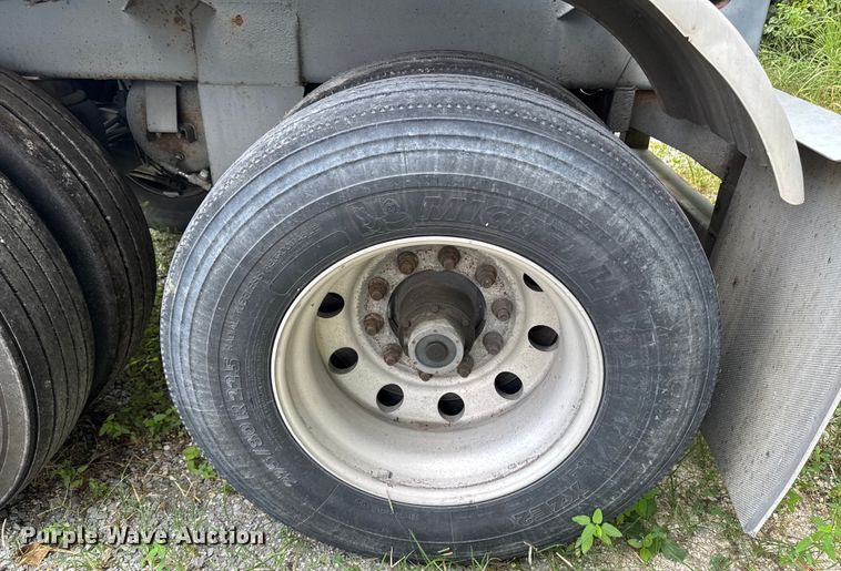 image for item FB9454 1999 Polar tank trailer