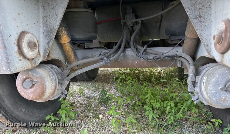 image for item FB9454 1999 Polar tank trailer