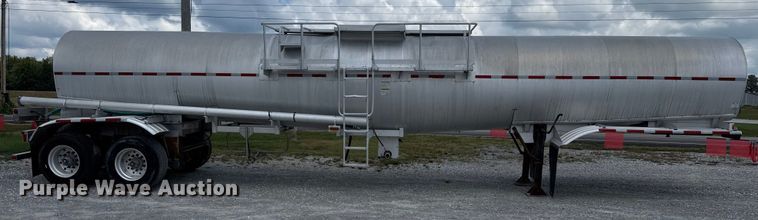 image for item FB9455 2002 Acro tank trailer