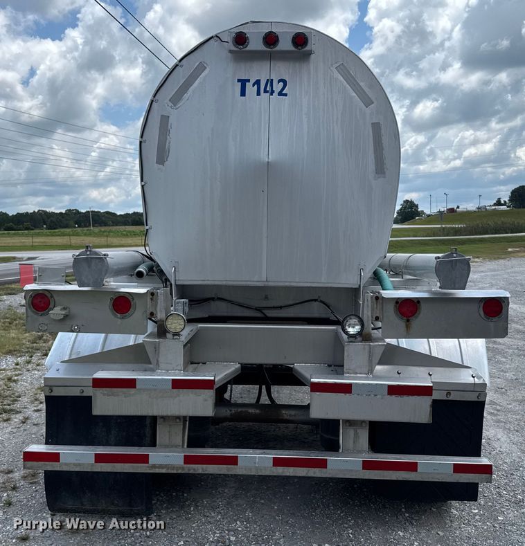 image for item FB9455 2002 Acro tank trailer