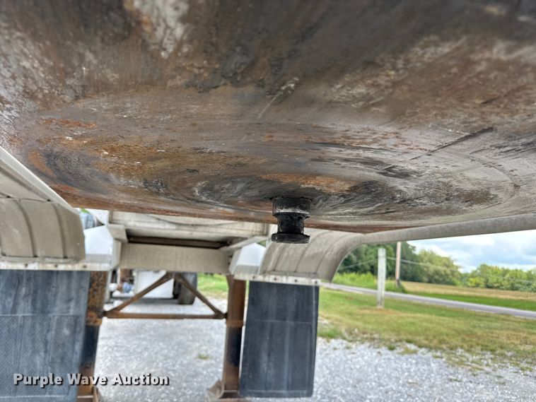 image for item FB9455 2002 Acro tank trailer