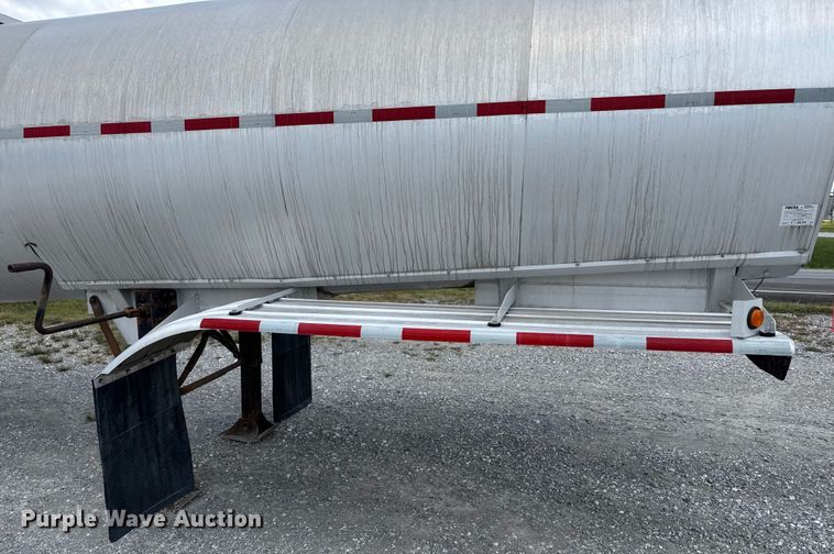 image for item FB9455 2002 Acro tank trailer