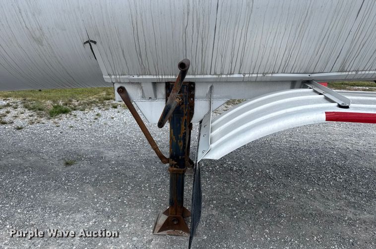 image for item FB9455 2002 Acro tank trailer