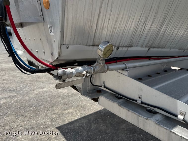 image for item FB9455 2002 Acro tank trailer