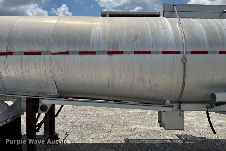 image for item FB9455 2002 Acro tank trailer