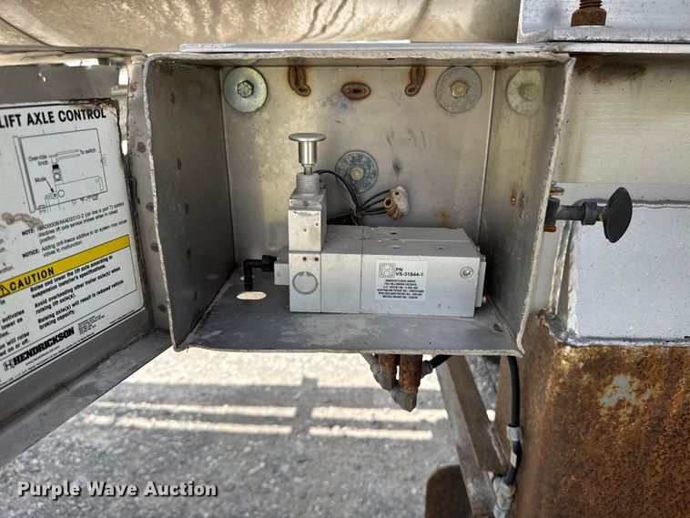 image for item FB9455 2002 Acro tank trailer