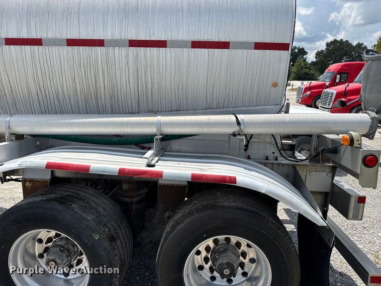 image for item FB9455 2002 Acro tank trailer