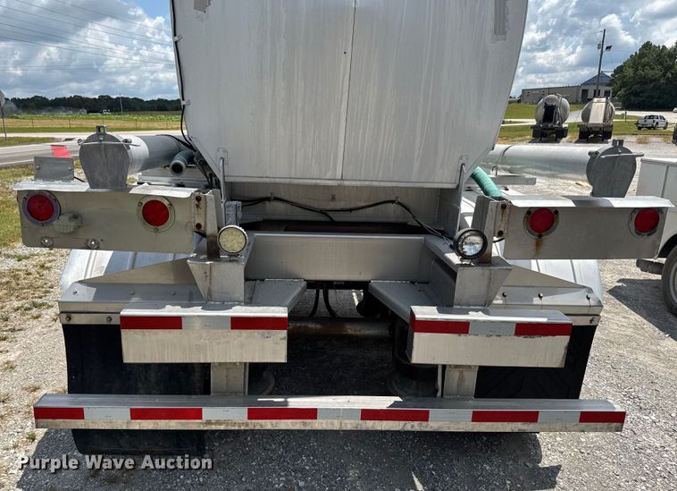 image for item FB9455 2002 Acro tank trailer