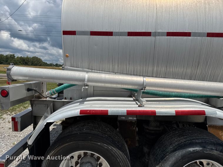 image for item FB9455 2002 Acro tank trailer