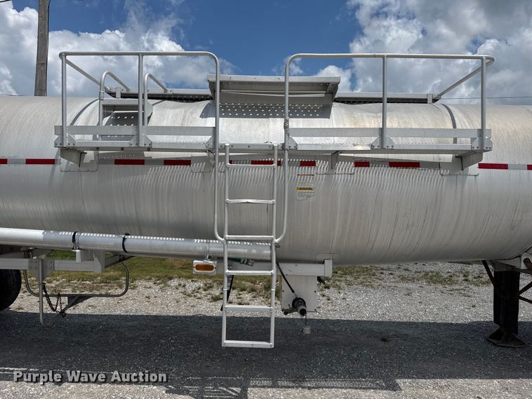 image for item FB9455 2002 Acro tank trailer