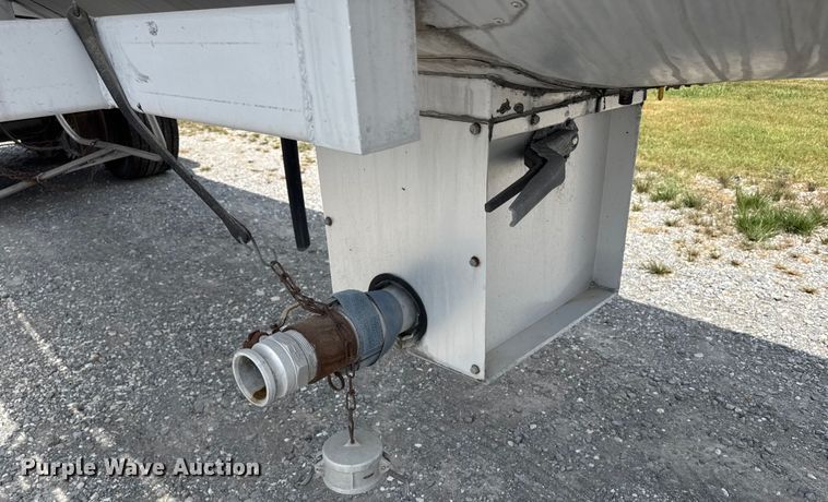 image for item FB9455 2002 Acro tank trailer