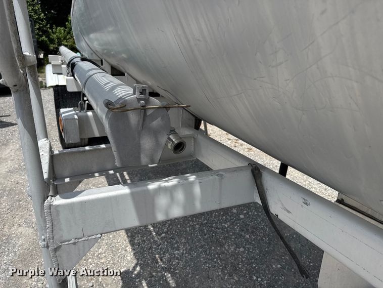 image for item FB9455 2002 Acro tank trailer