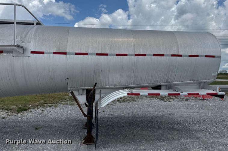image for item FB9455 2002 Acro tank trailer