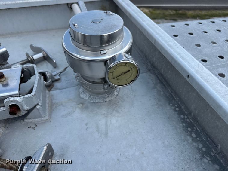 image for item FB9455 2002 Acro tank trailer