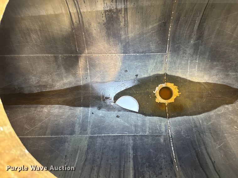 image for item FB9455 2002 Acro tank trailer