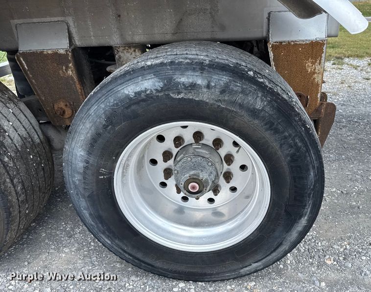 image for item FB9455 2002 Acro tank trailer