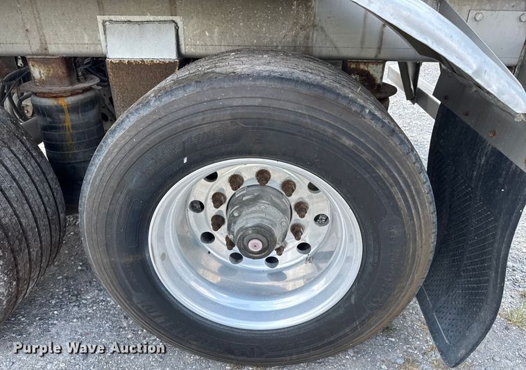 image for item FB9455 2002 Acro tank trailer