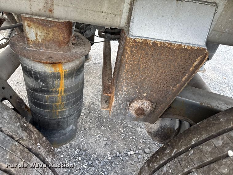 image for item FB9455 2002 Acro tank trailer