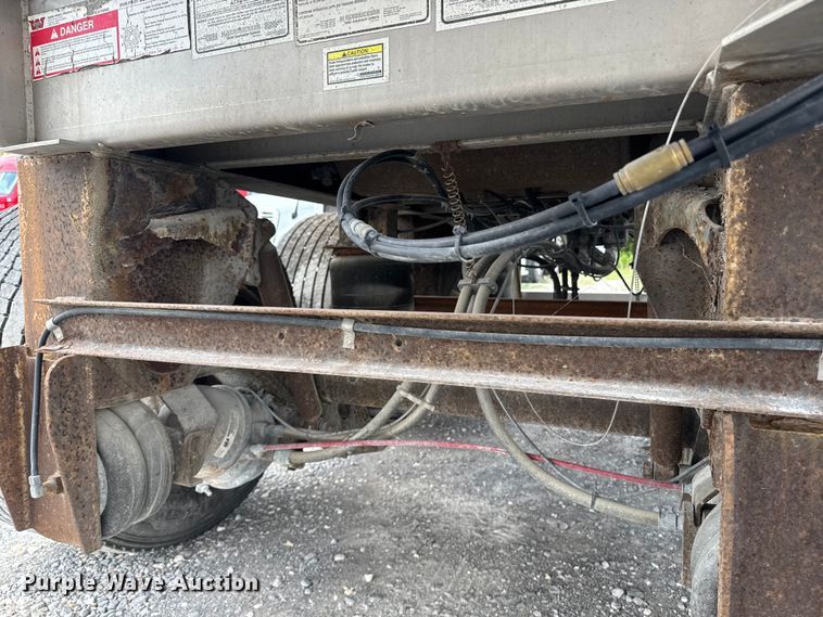 image for item FB9455 2002 Acro tank trailer