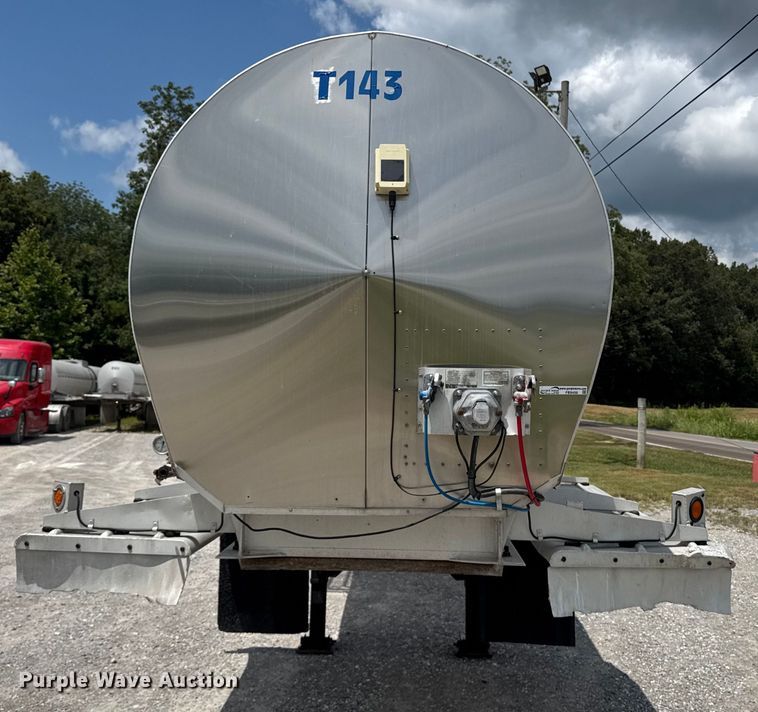 image for item FB9456 2002 Acro tank trailer