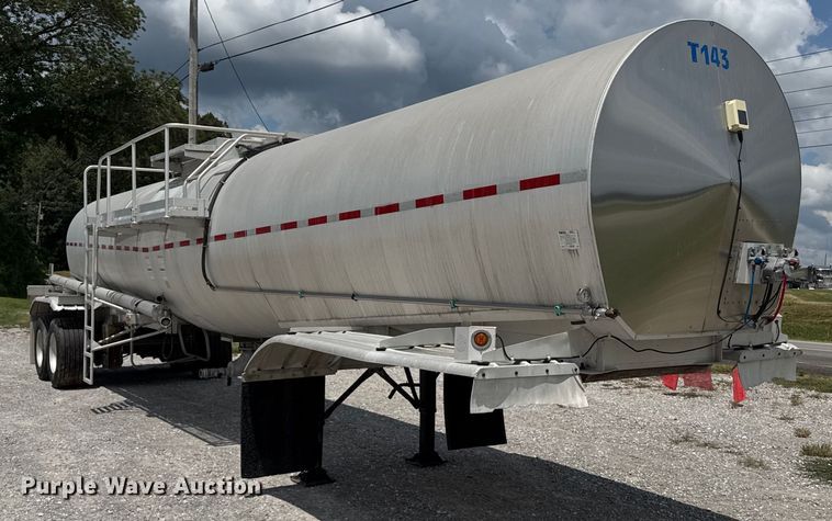image for item FB9456 2002 Acro tank trailer