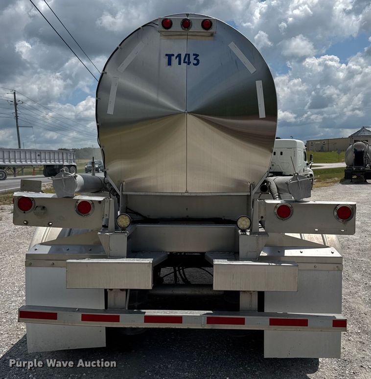 image for item FB9456 2002 Acro tank trailer