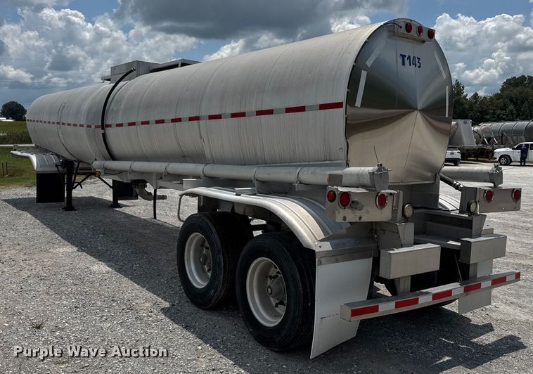 image for item FB9456 2002 Acro tank trailer
