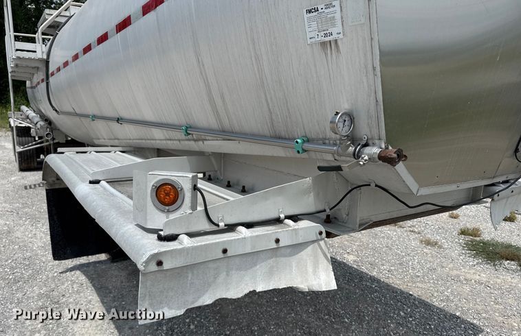 image for item FB9456 2002 Acro tank trailer