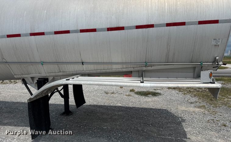 image for item FB9456 2002 Acro tank trailer