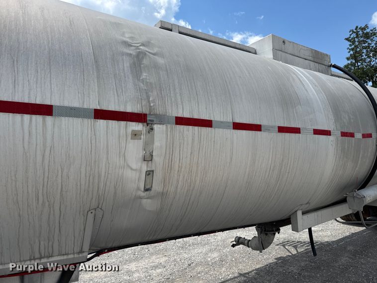 image for item FB9456 2002 Acro tank trailer