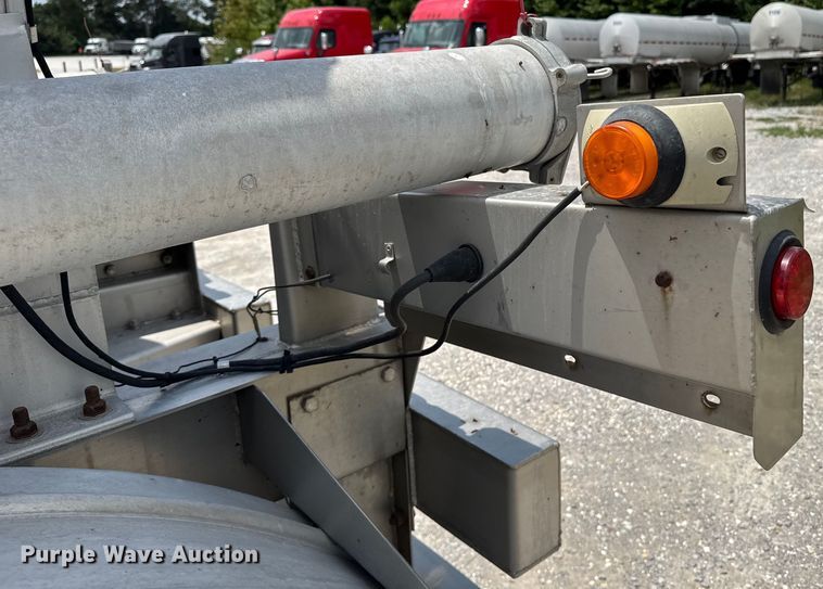 image for item FB9456 2002 Acro tank trailer