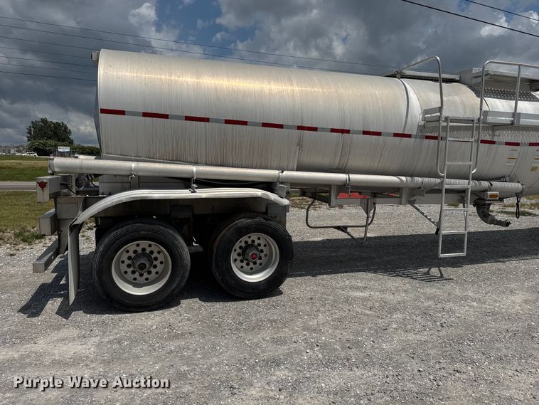 image for item FB9456 2002 Acro tank trailer