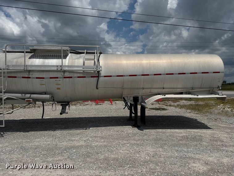 image for item FB9456 2002 Acro tank trailer