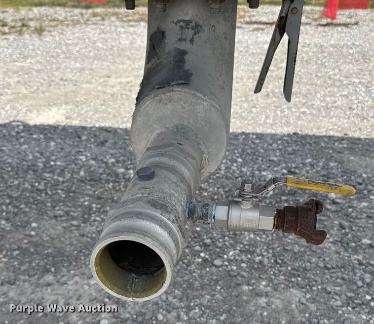 image for item FB9456 2002 Acro tank trailer