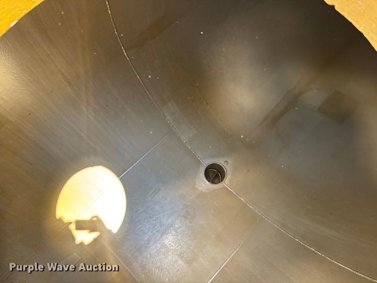 image for item FB9456 2002 Acro tank trailer