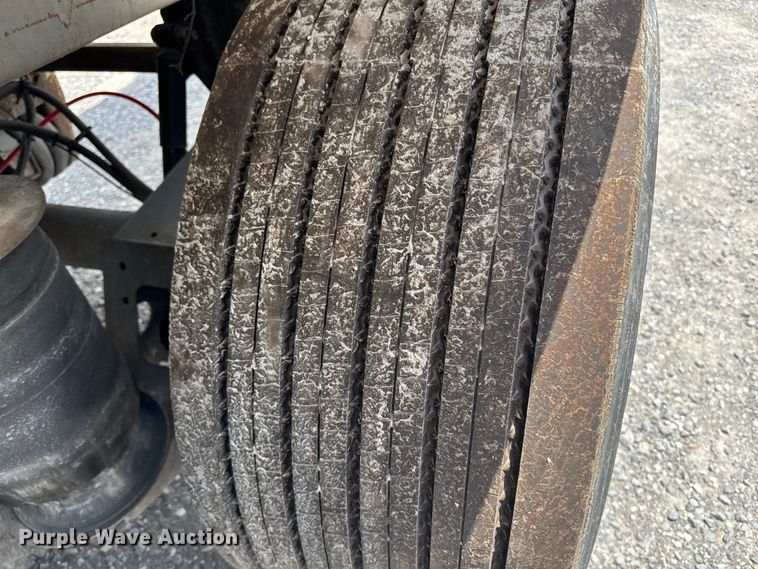 image for item FB9456 2002 Acro tank trailer