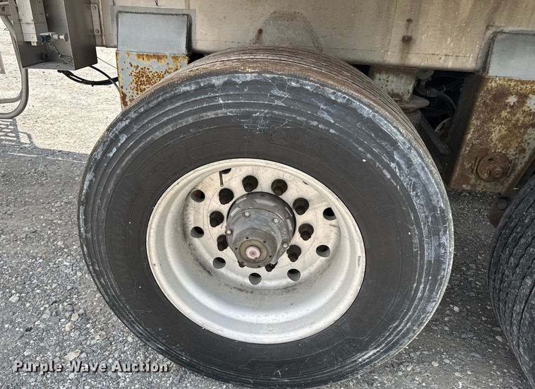 image for item FB9456 2002 Acro tank trailer