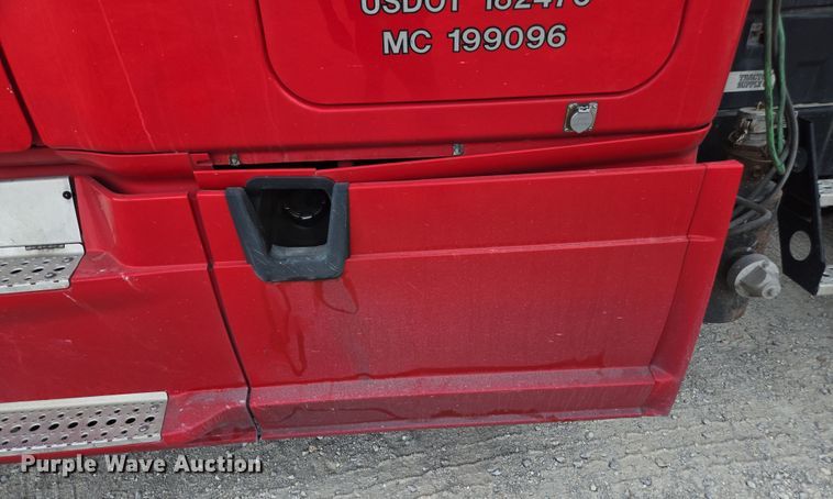 image for item FB9457 2018 Freightliner Cascadia semi truck