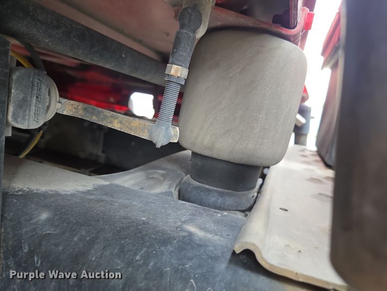 image for item FB9457 2018 Freightliner Cascadia semi truck