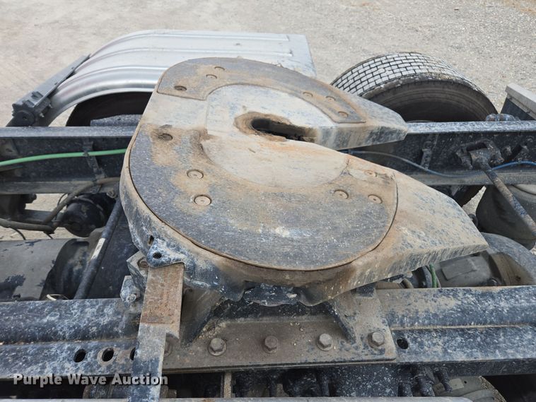 image for item FB9457 2018 Freightliner Cascadia semi truck