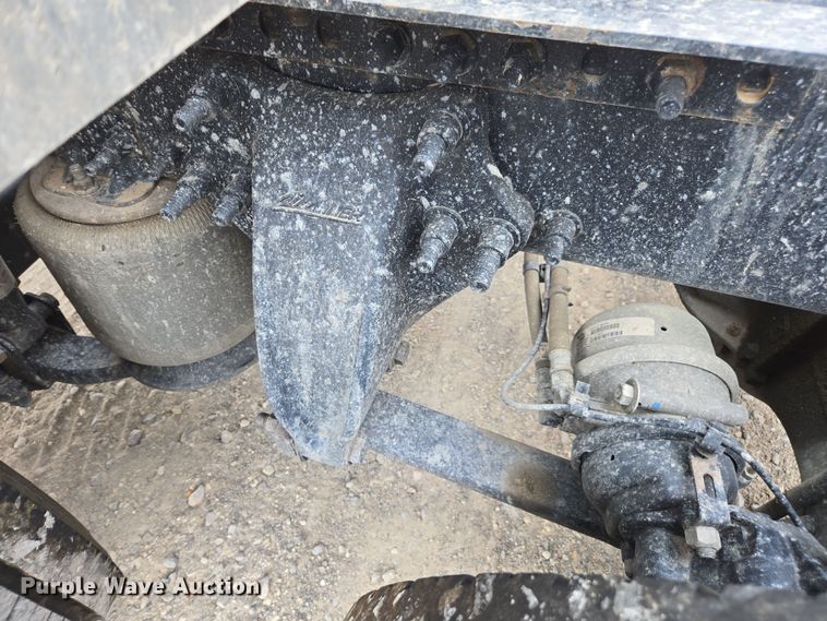 image for item FB9457 2018 Freightliner Cascadia semi truck