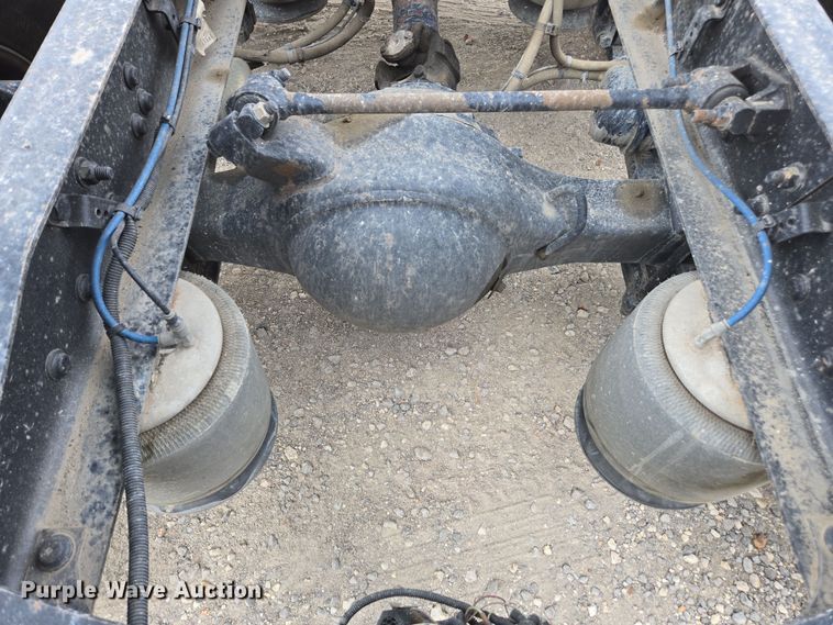 image for item FB9457 2018 Freightliner Cascadia semi truck