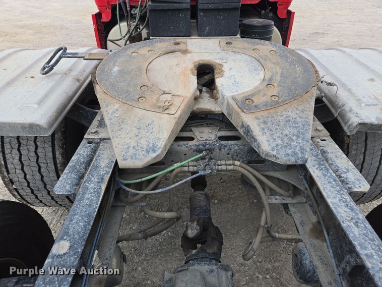 image for item FB9457 2018 Freightliner Cascadia semi truck